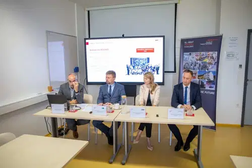 Fakulteta za tehnologijo polimerov v 16. leto vstopila s tremi novimi strateškimi ustanovitelji