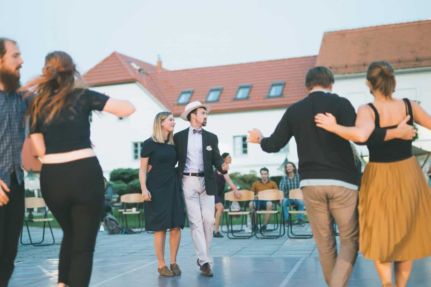 Swing glasba in ples v srcu mesta Slovenj Gradec (FOTO)