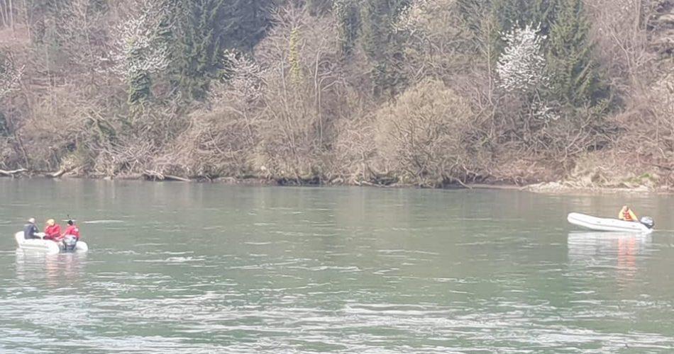 Iz Drave rešili osebo, ki je kljub hitri intervenciji umrla