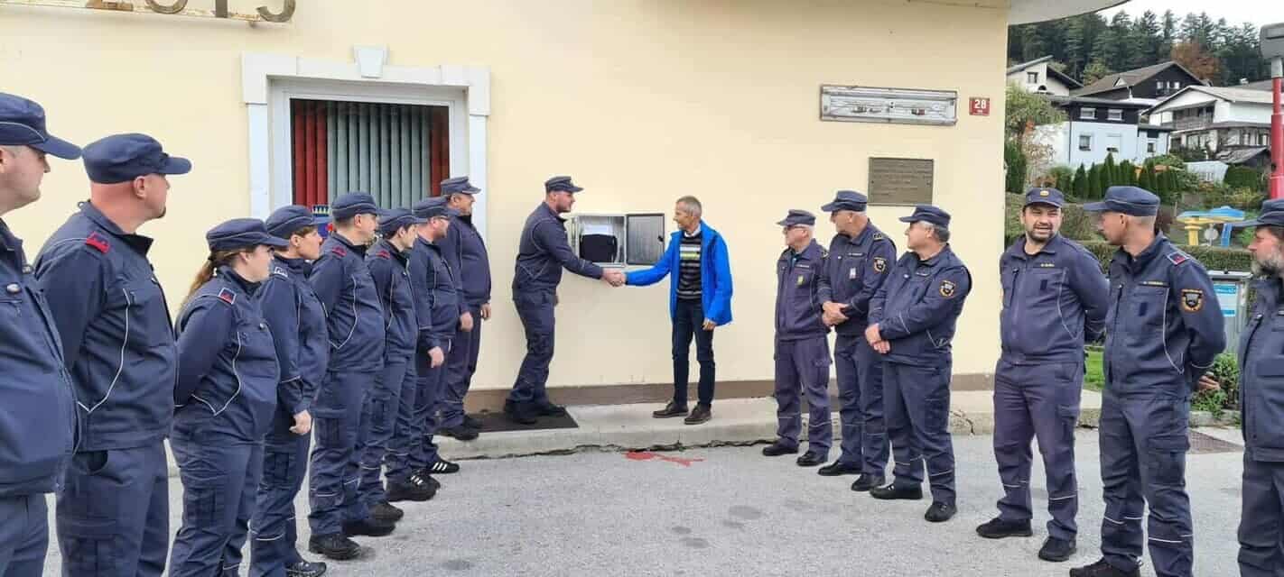 Občina Prevalje donirala avtomatski defibrilator