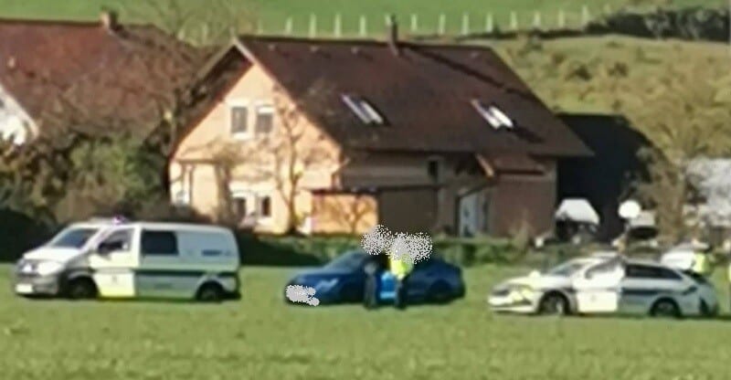 Zadrogiran in brez izpita divjal po cesti. V Podgorju trčil v policijsko vozilo in želel povoziti policista