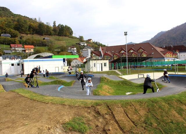 V Dravogradu so otvorili nov športni park - pumptrack (FOTO)
