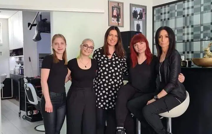 Korošica Petra Blatnik Maček – prva  Slovenka, ki se je uspela že četrtič prebiti med finaliste na najprestižnejšo in največjo frizersko prireditev na svetu