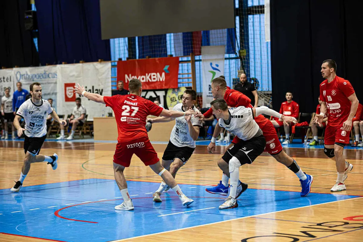 Rokometaši Slovenj Gradca v dvoboju z Ljubljančani osvojili pomembni točki