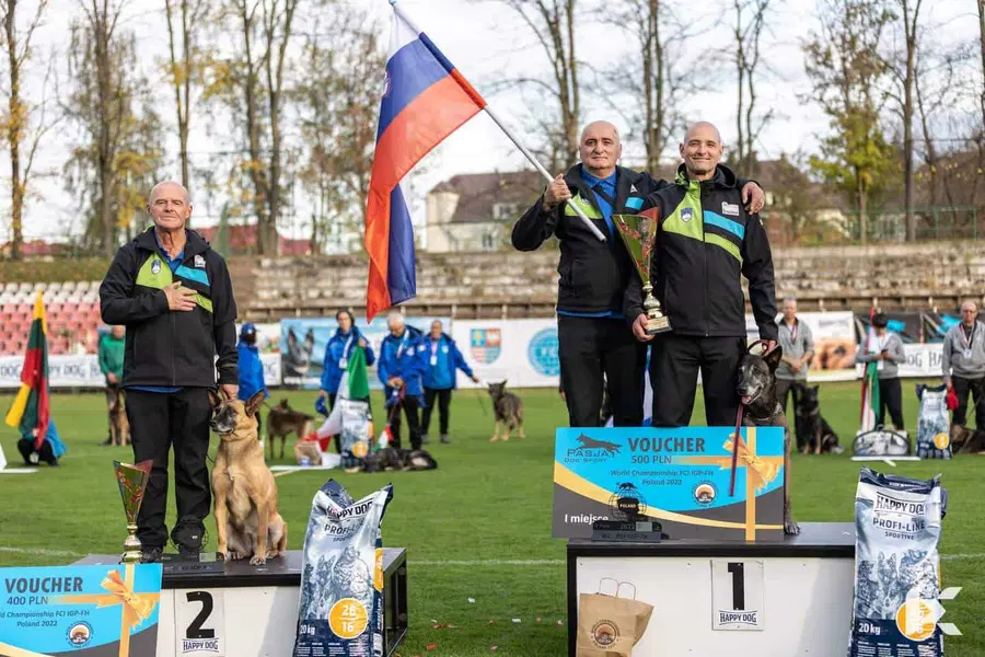 Slovenci posamični in ekipni svetovni prvaki v sledenju psov FCI IGP FH 2022