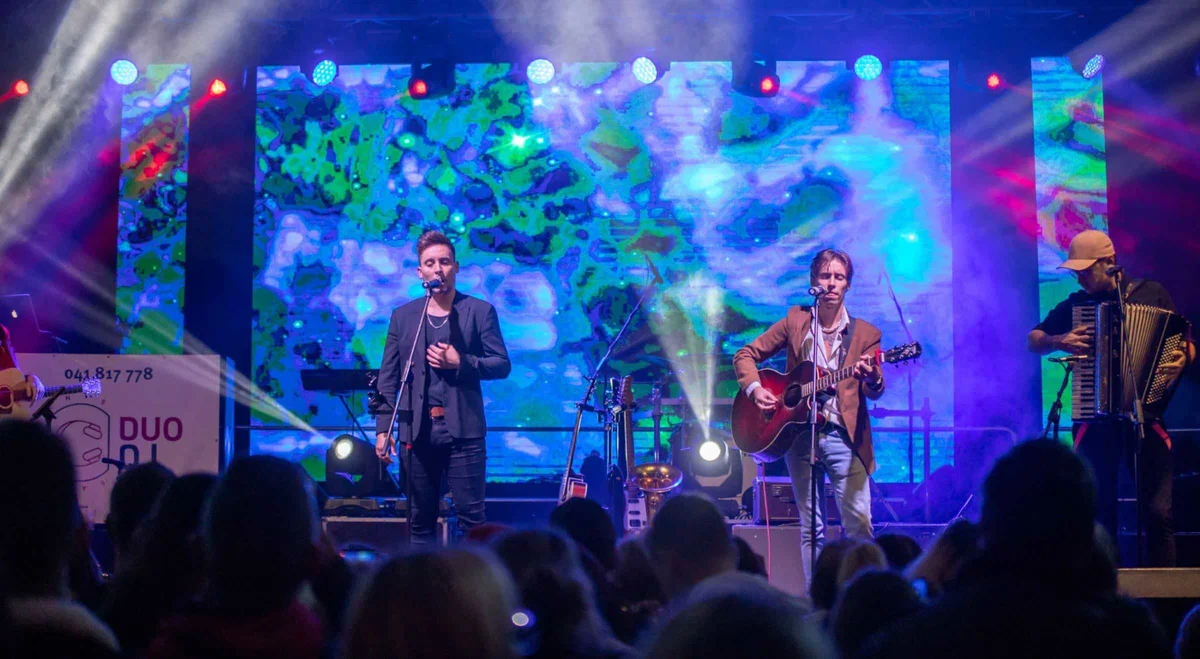 FOTOGALERIJA: Sobotno dogajanje v Slovenj Gradcu zvečer zaključili z udeleženci šova Znan obraz ima svoj glas