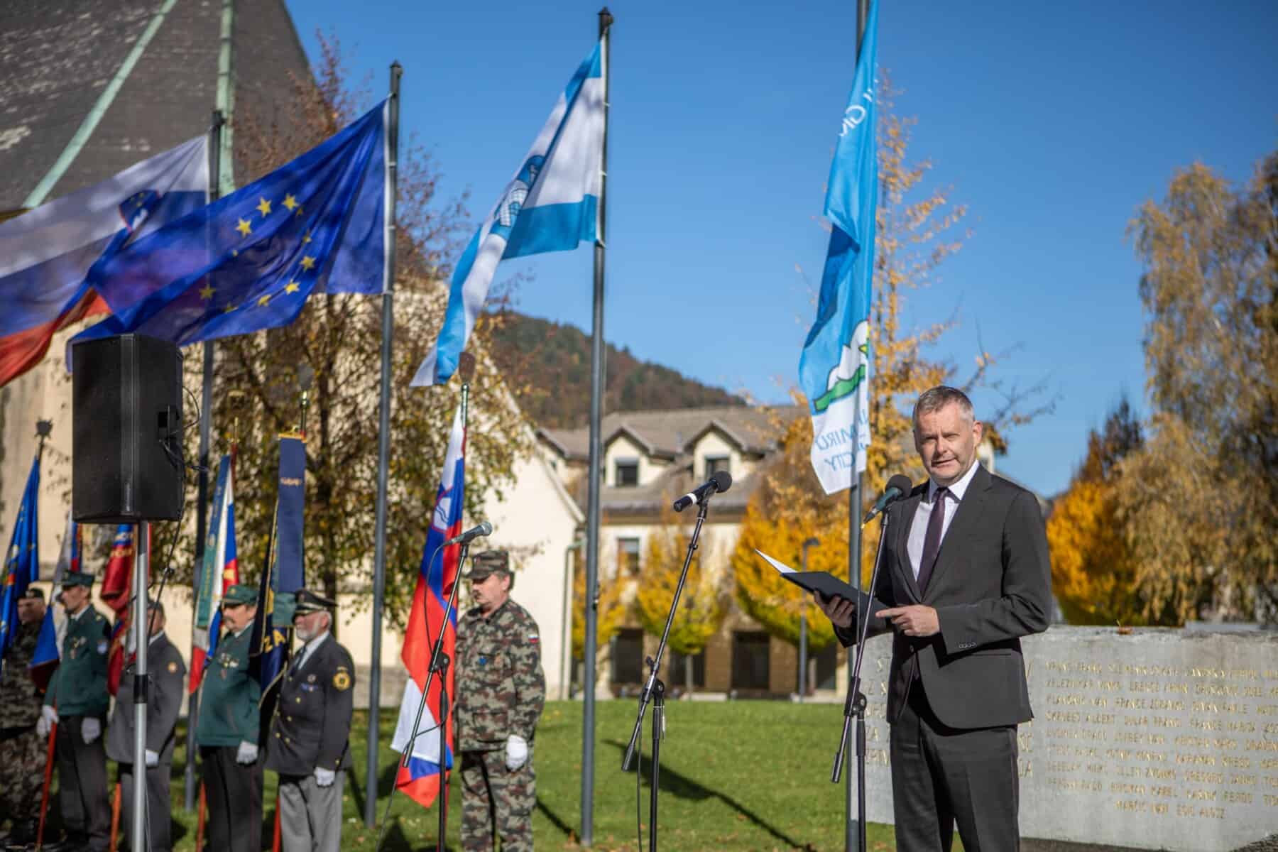 Klugler slavnostni govornik na spominski slovesnosti, posvečeni vsem umrlim občanom Mislinjske doline (FOTOGALERIJA)