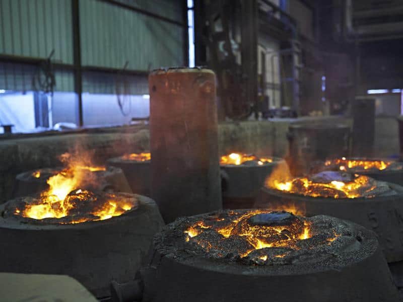 Ob 400-letnici jeklarstva v Mežiški dolini tudi katalog razstave Sijaj jekla