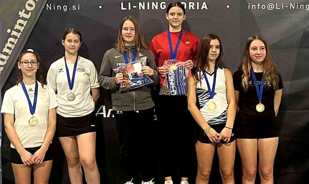 Badminton: Srebro v dvojicah za Arijaldo in Saro