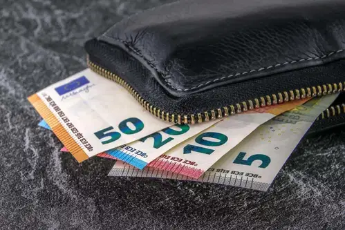 Z decembrsko pokojnino bo nakazanega tudi 1,8 odstotka pokojnine za oktober