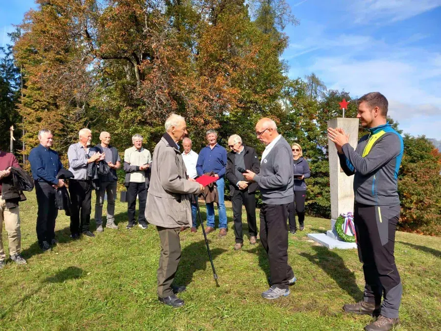 Na Navrškem vrhu pripravili spominsko slovesnost ob ustanovitvi OF za Ravne in okolico (FOTO)