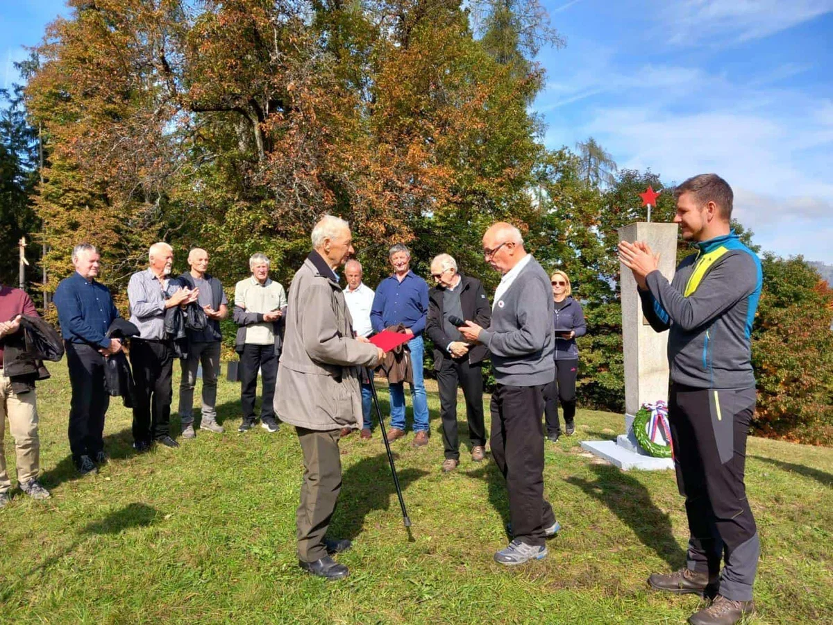 Na Navrškem vrhu pripravili spominsko slovesnost ob ustanovitvi OF za Ravne in okolico (FOTO)