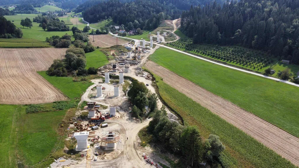 Gradnja koroške hitre ceste poteka s polletno zamudo. Odzvali so se tudi predstavniki iniciative Hoč`mo cesto