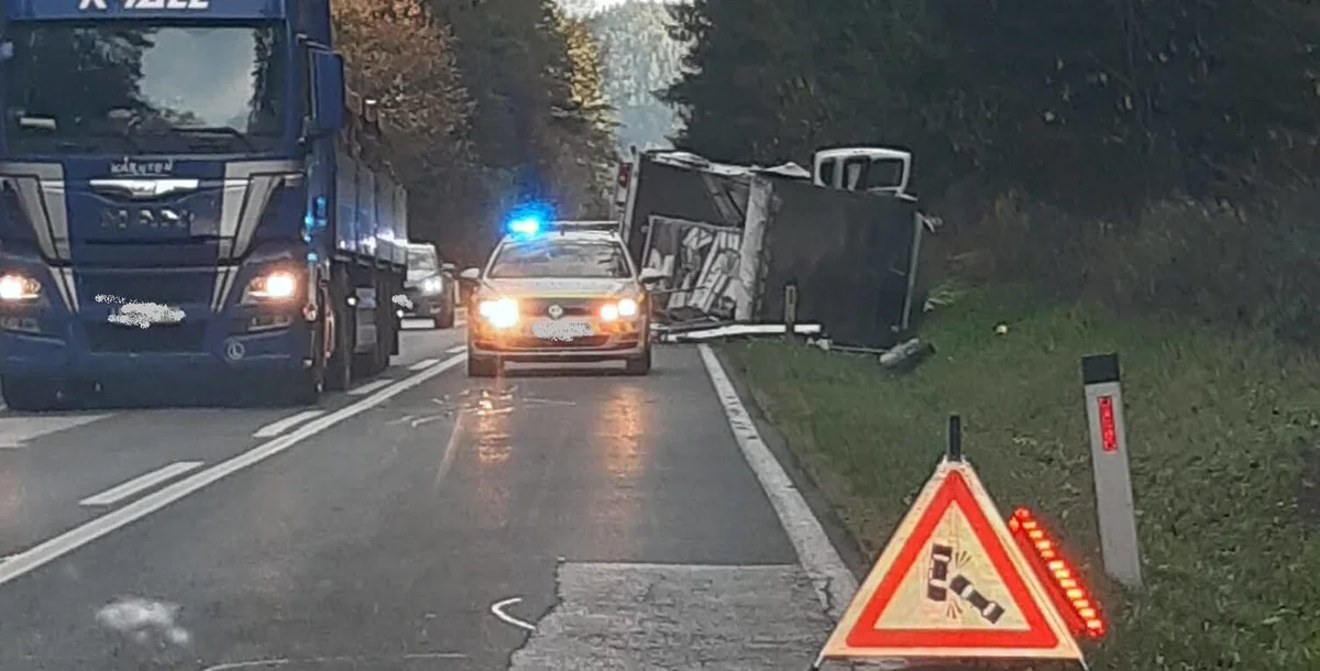 Policija sporočila vzrok torkove nesreče na cesti Dravograd - Maribor
