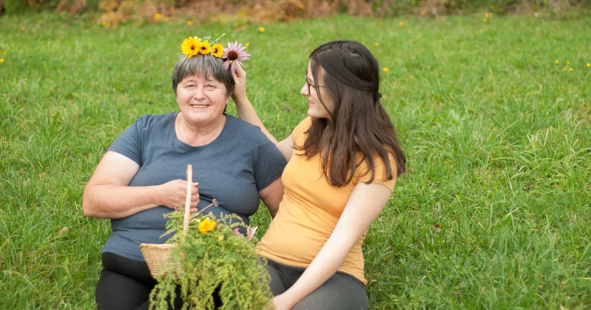 Ko Korošici v lekarni nista našli rešitev, sta začeli delati s tem, kar je rastlo doma (VIDEO)
