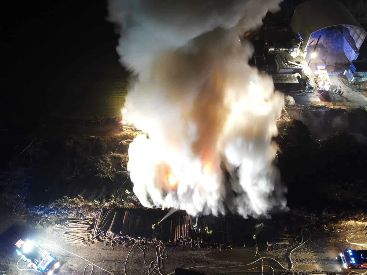 V Ljubljani velik požar, gasi ga 130 gasilcev