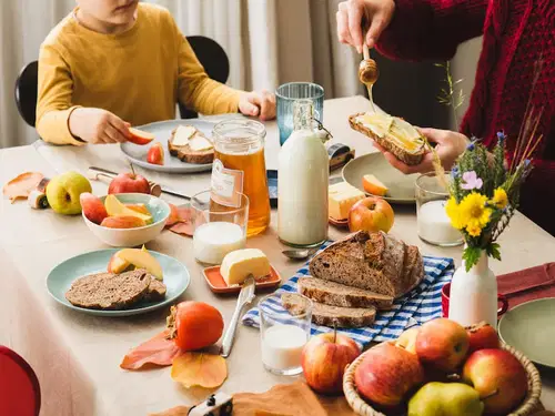 V današnji dan s tradicionalnim slovenskim zajtrkom
