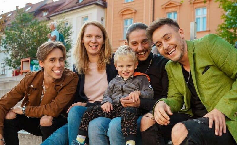 Zmagovalca šova Znan obraz ima svoj glas za praznike delita srečo (VIDEO in FOTO)