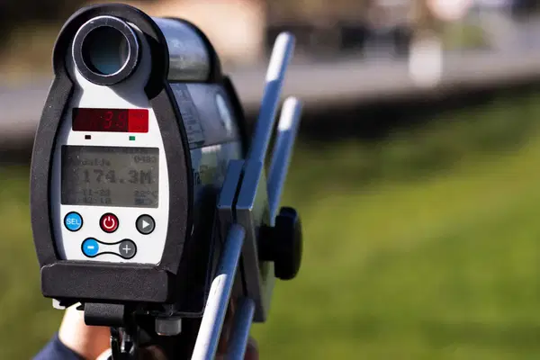 V sredinem maratonu nadzora hitrosti policisti izmerili več kot 800 prehitrih voznikov