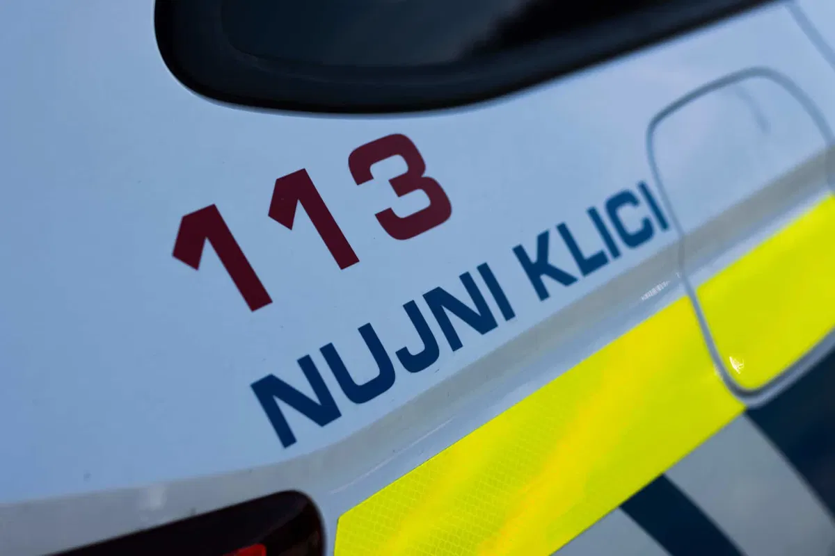 Na Ravnah tatovi ukradli prenosni računalnik