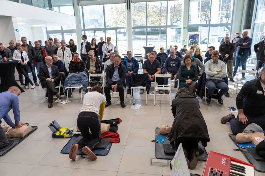 Na Ravnah pripravili izobraževalni dogodek na temo varnega ravnanja ob požaru baterij z dobrodelno noto (VIDEO in FOTO)