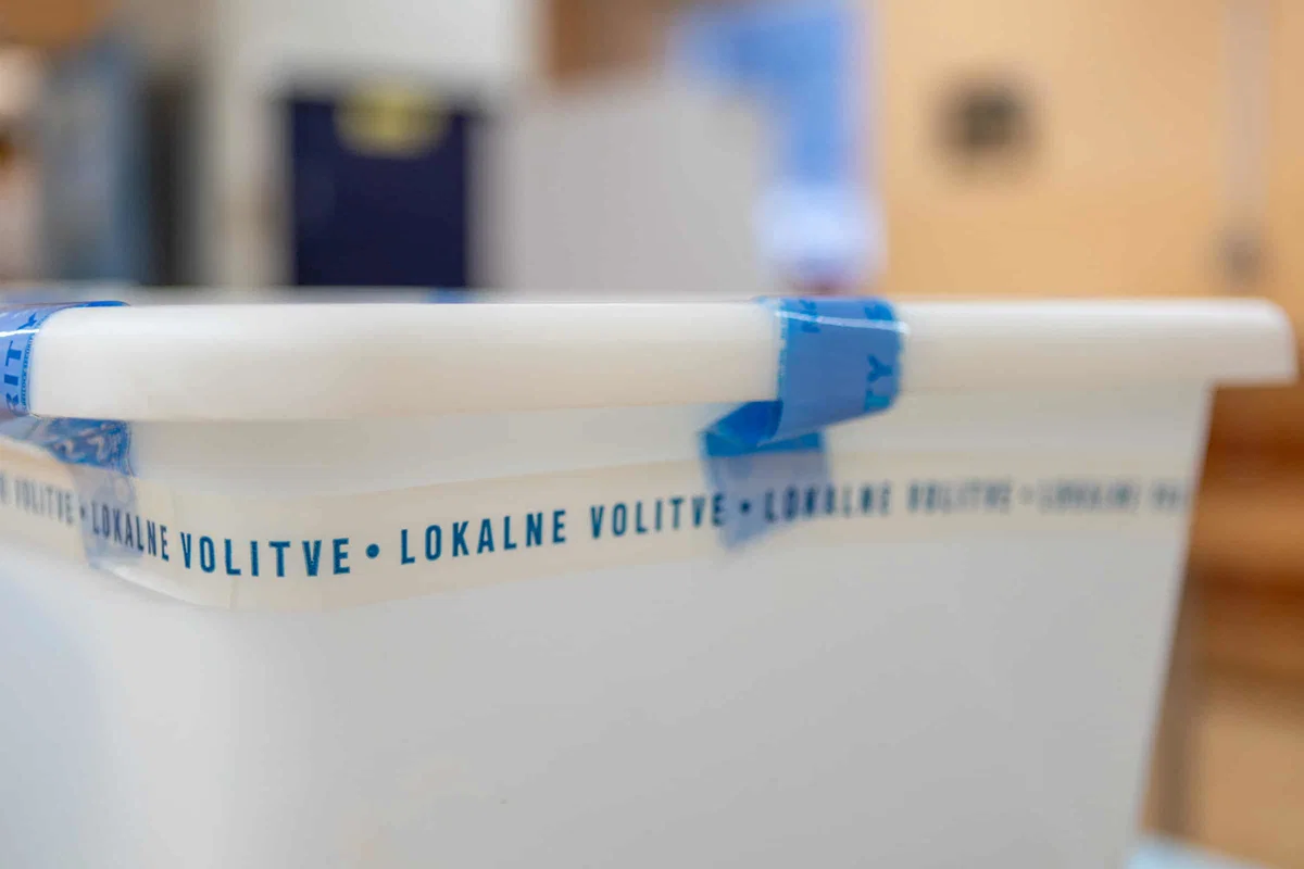 Do 11. ure 12-odstotna volilna udeležba