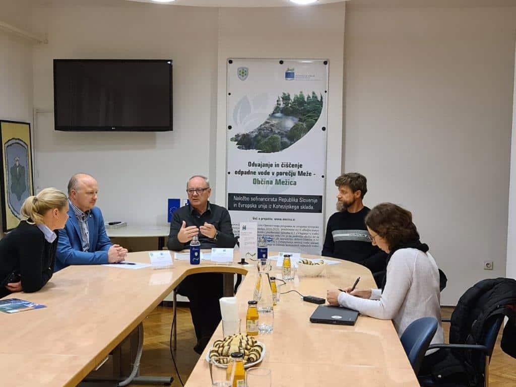 Z okoljsko naložbo v Mežici čistejša potok Šumc in reka Meža