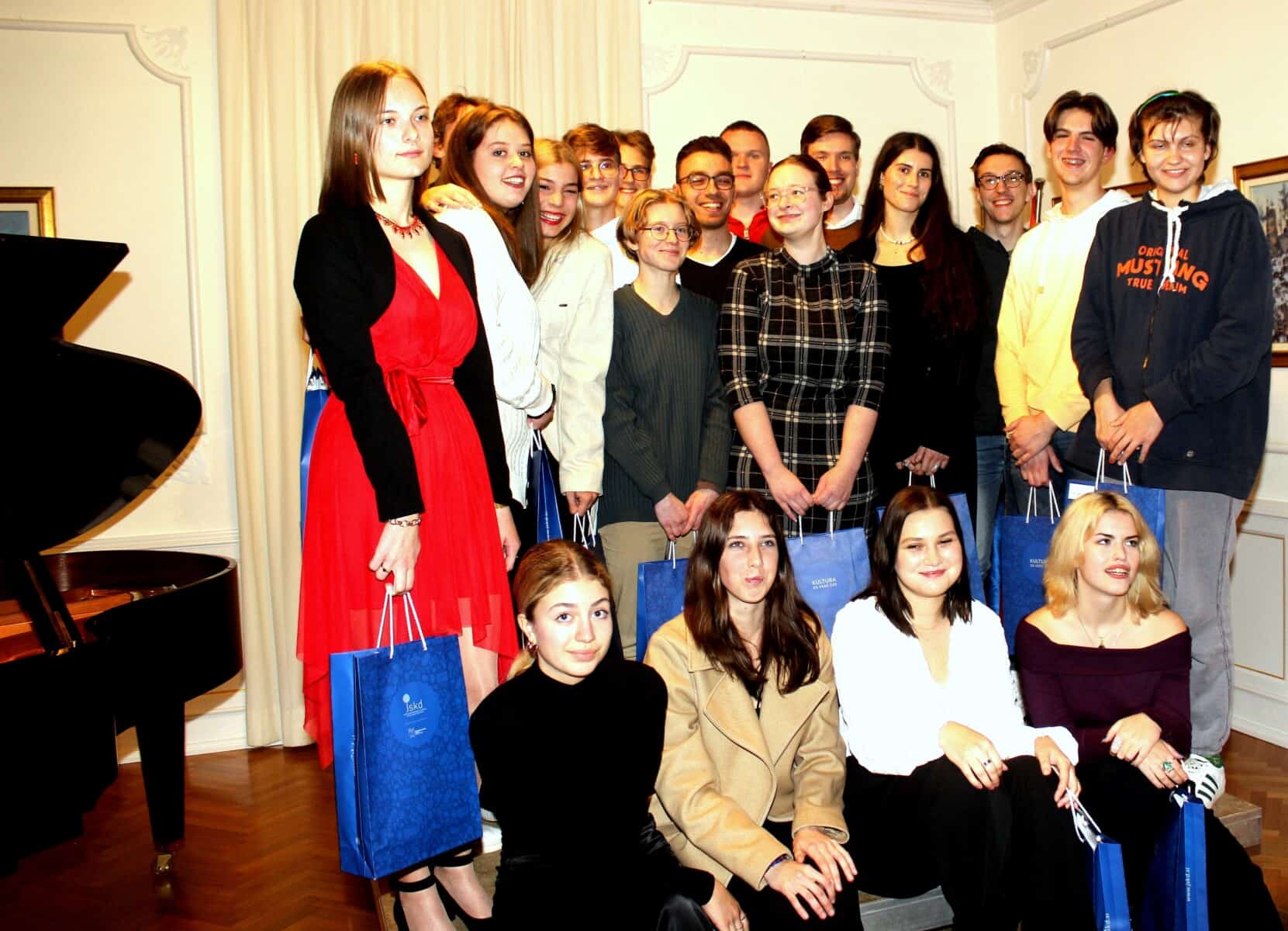 Zlata olimpijca 23. Pesniške olimpijade sta Anže Brodnik in Aljoša Toplak (FOTO)