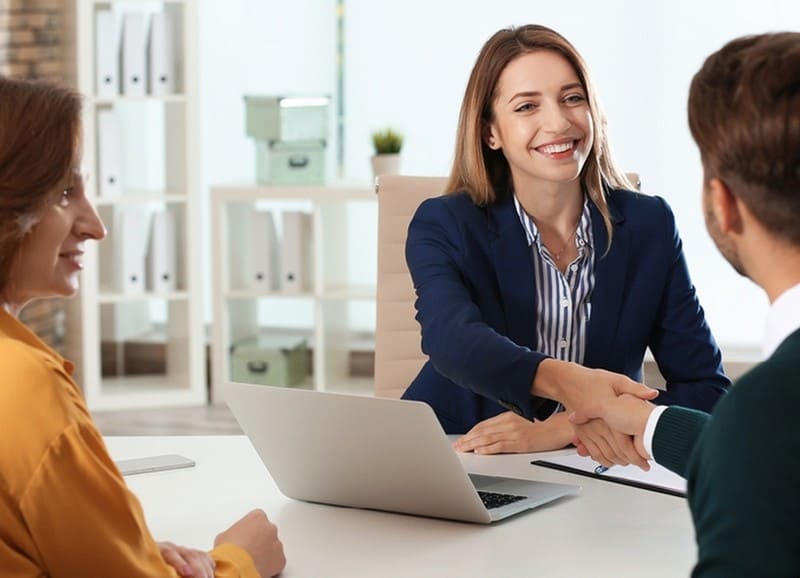 Uporabite vrzeli v življenjepisu sebi v prid