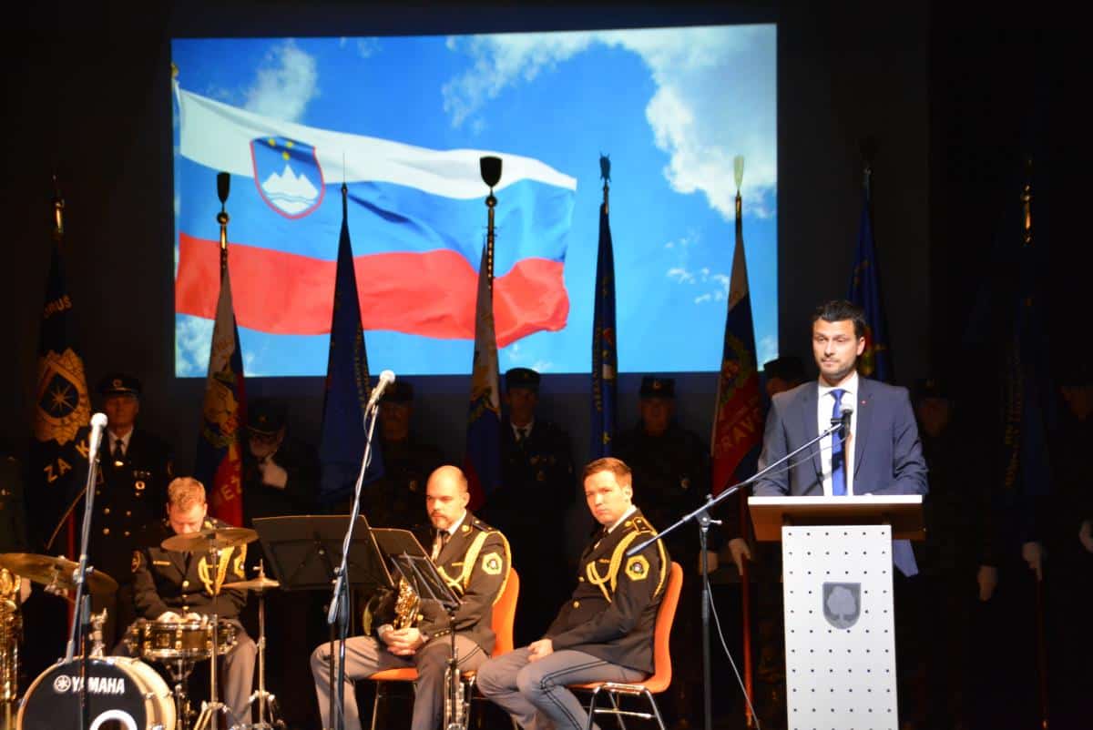 Ravne: Prednik slavnostni govornik na osrednji slovesnosti ob državnem prazniku - dnevu Rudolfa Maistra (FOTO)