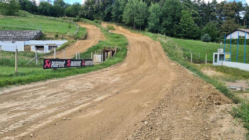 Na motokros progi v Turiški vasi se je huje poškodovala voznica motorja. Prepeljali so jo v bolnico