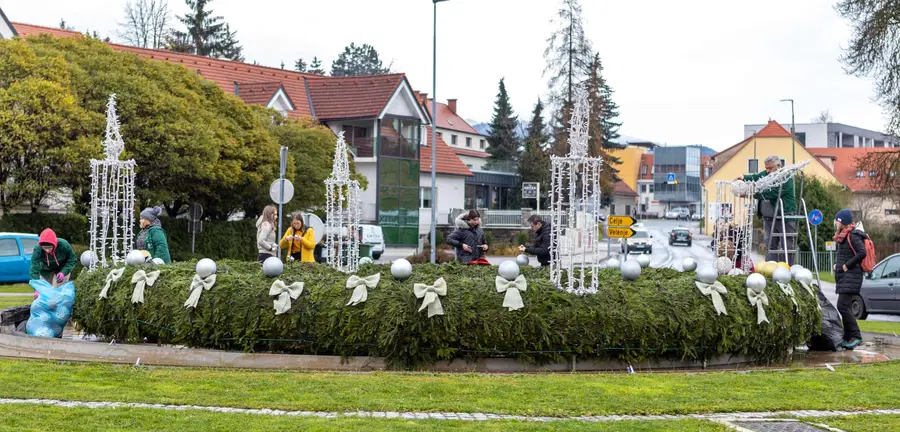 Prižig prve adventne sveče v Slovenj Gradcu vabi v praznični čas