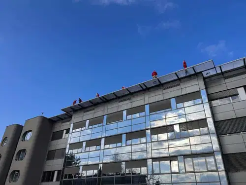 Tudi letos se bo odvil spust Božičkov iz heliporta Splošne bolnišnice Slovenj Gradec