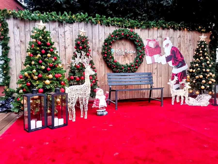 Priložnost za praznično fotografijo na terasi DTK.