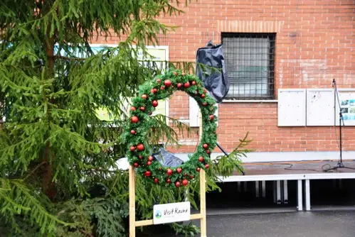 Čarobni vikend na Ravnah: Adventna tržnica, prižig lučk in Miklavževanje