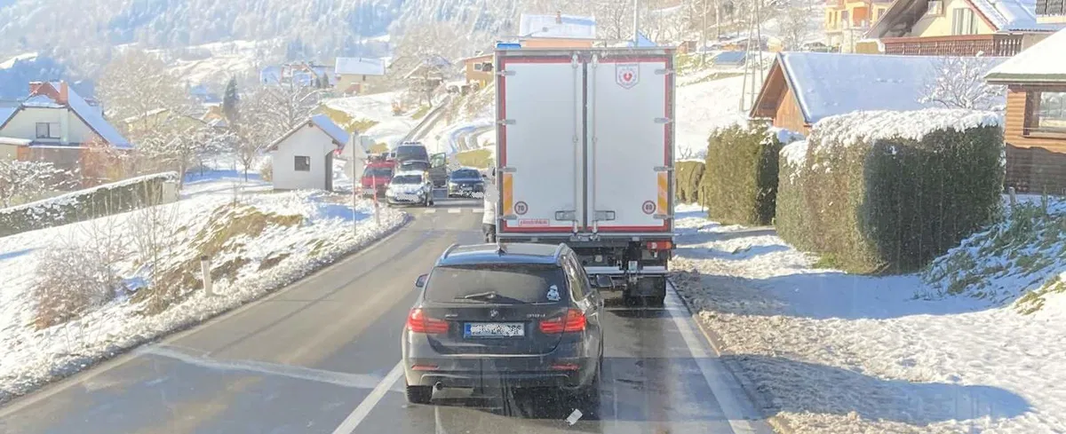 Na Muti voznica osebnega vozila zbila peško