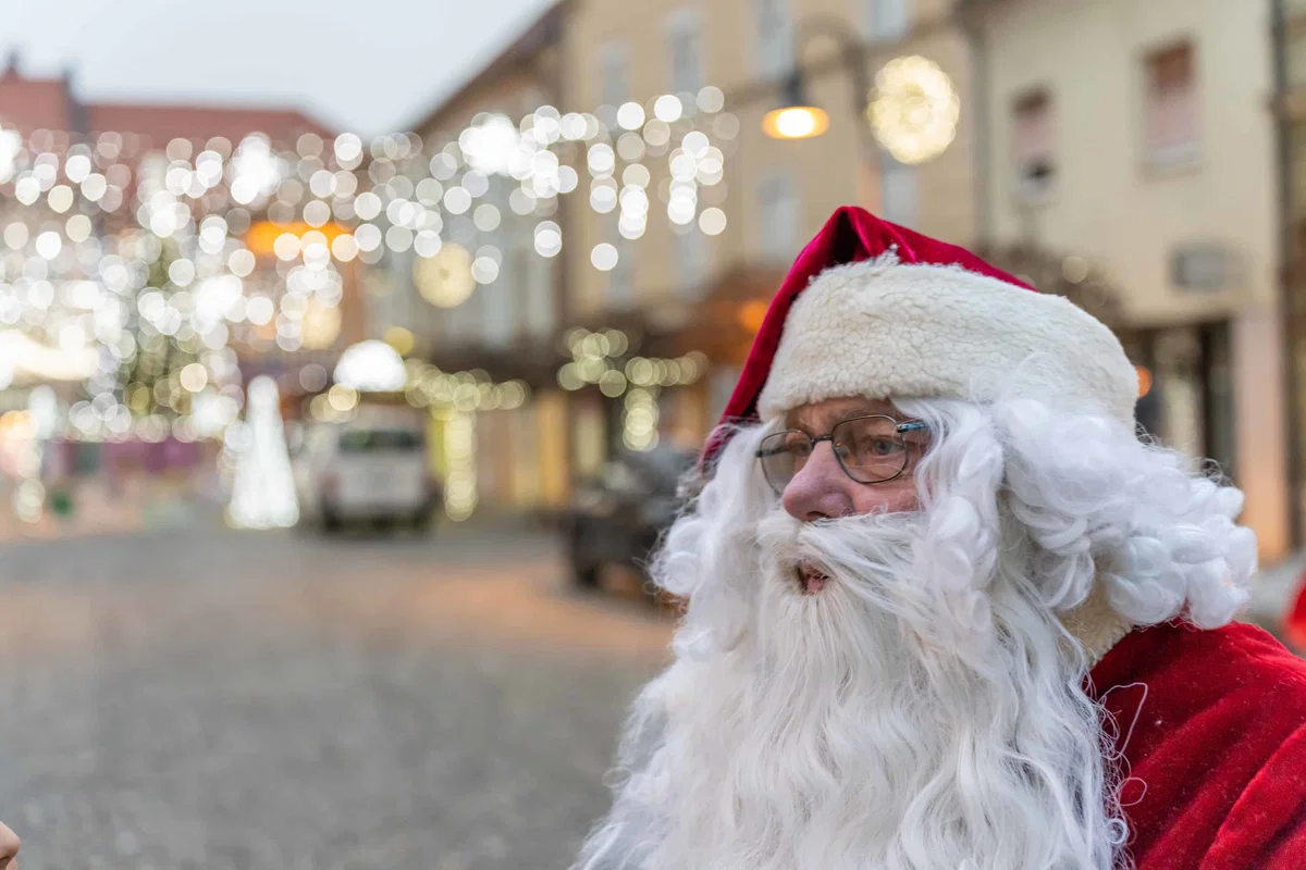 Predstava ''Grinch ukrade božič'' mobilne ekipe Srednje zdravstvene šole prestavljena na torek