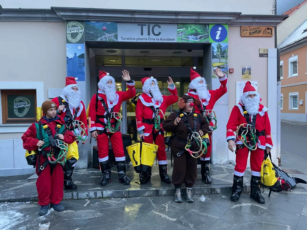 Čarobni spust Božičkov obogaten z ognjemetom