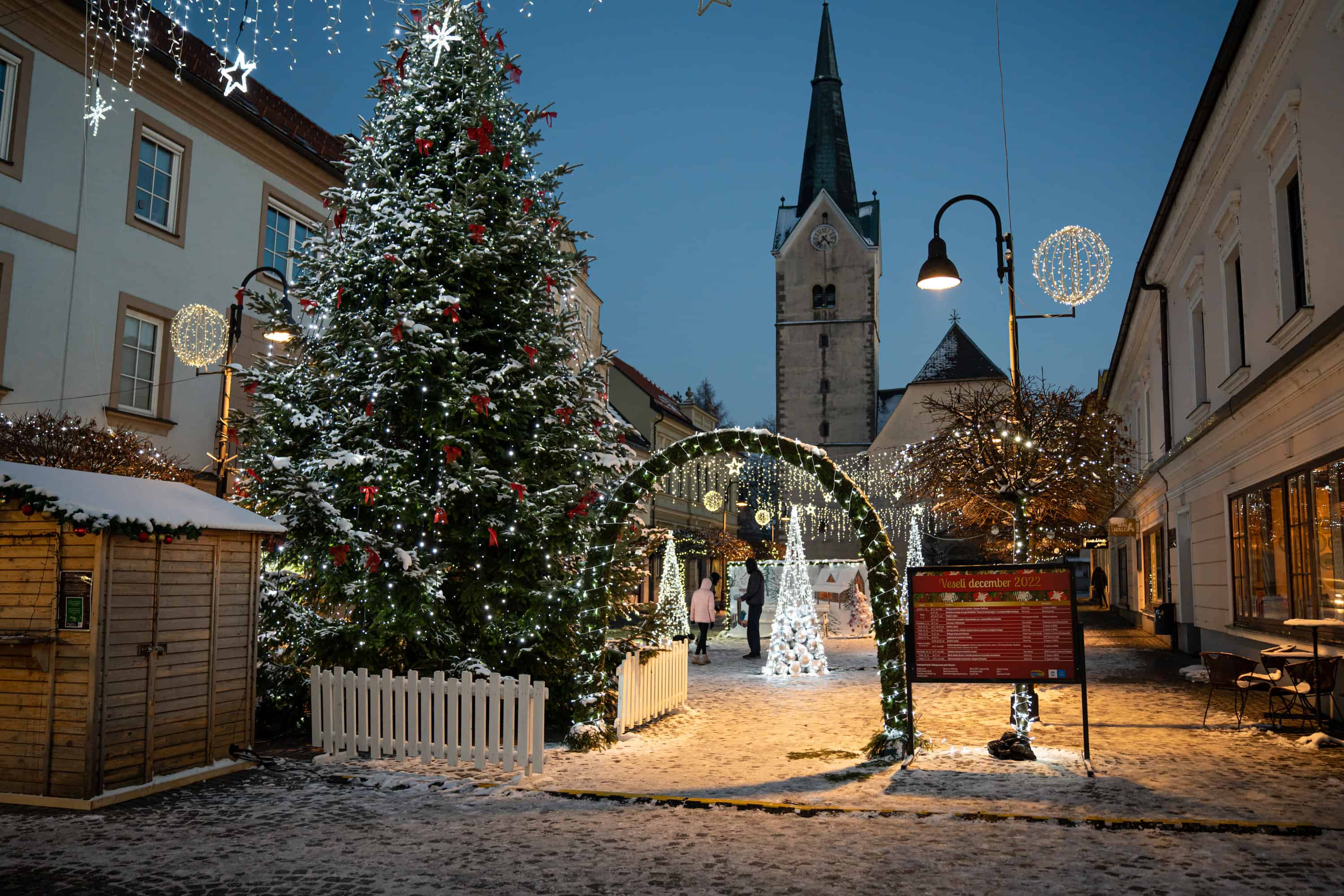 V Slovenj Gradcu zaživela Božična vas (FOTO)