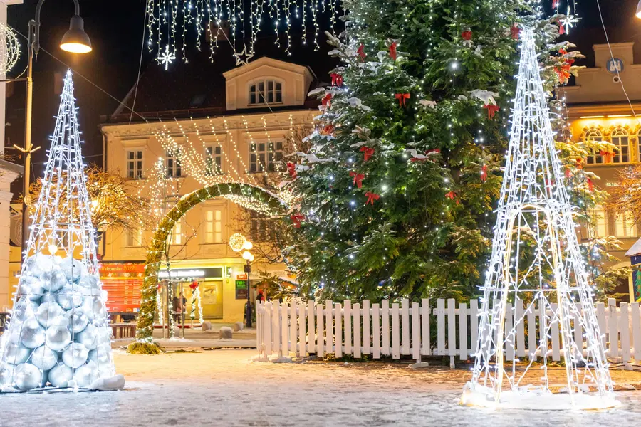 Kdaj bi morali pospraviti novoletno jelko in božično dekoracijo? Odgovor vas bo presenetil