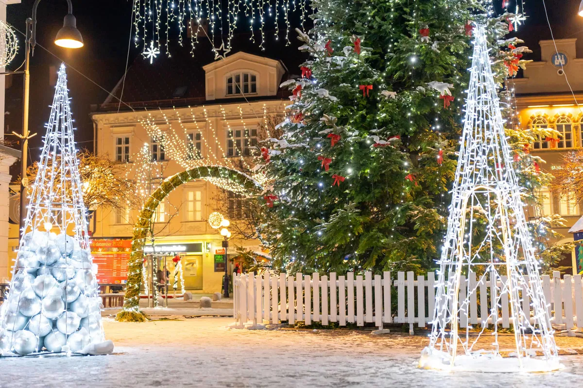 Kdaj bi morali pospraviti novoletno jelko in božično dekoracijo? Odgovor vas bo presenetil