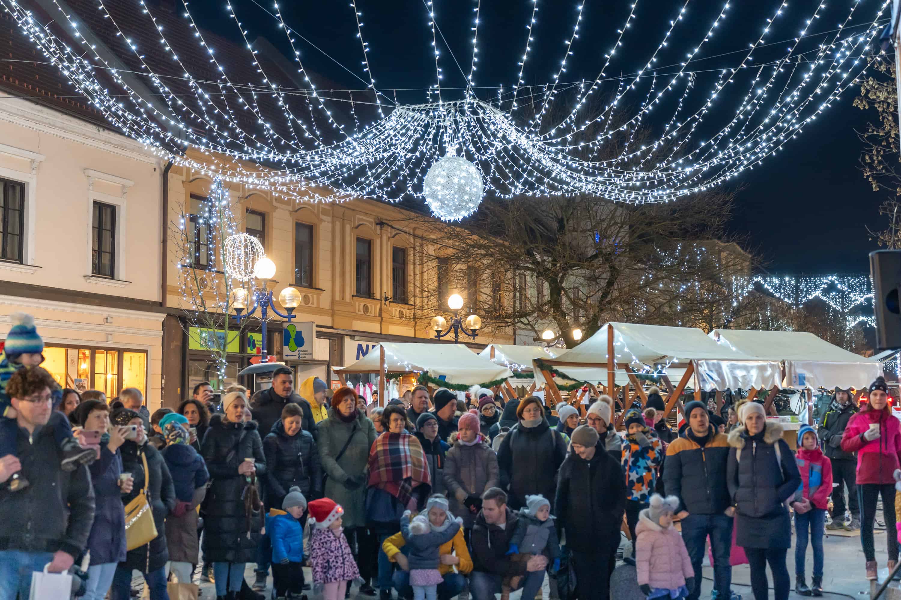 Koroške občine v prazničnem vzdušju: Prižigi luči in čarobni decembrski dogodki