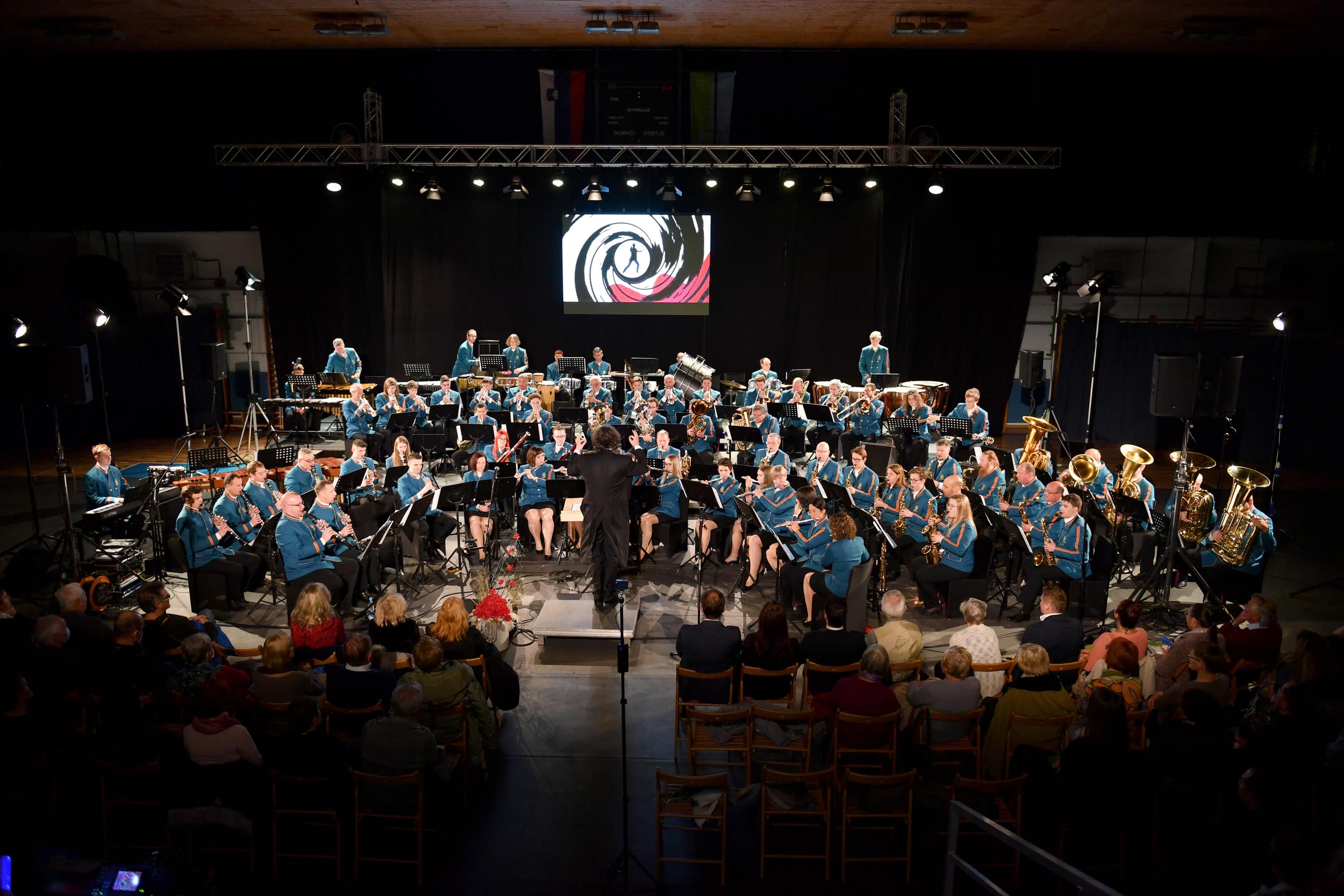 Božično novoletni koncert Pihalnega orkestra železarjev Ravne na Koroškem je bil čaroben