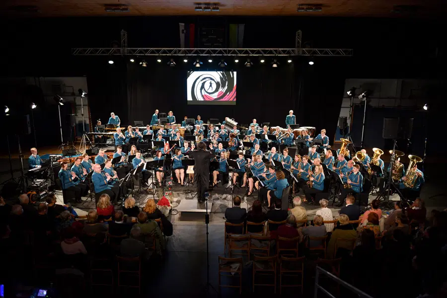 Božično novoletni koncert Pihalnega orkestra železarjev Ravne na Koroškem je bil čaroben