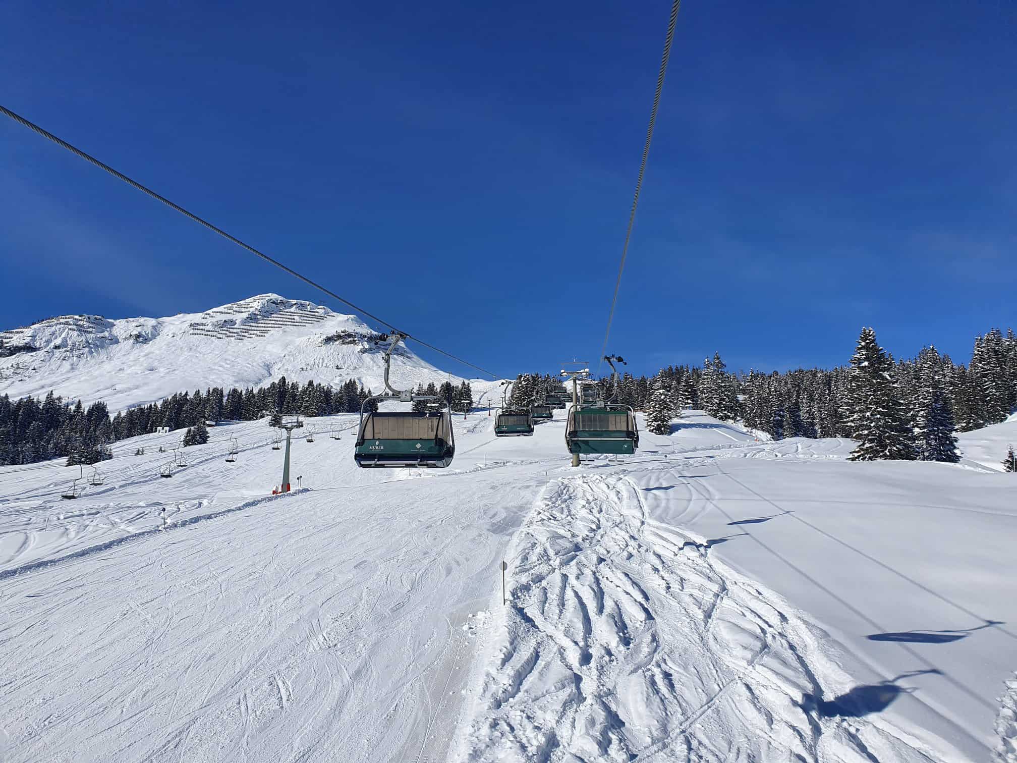 Plaz v Avstriji zasul deset ljudi
