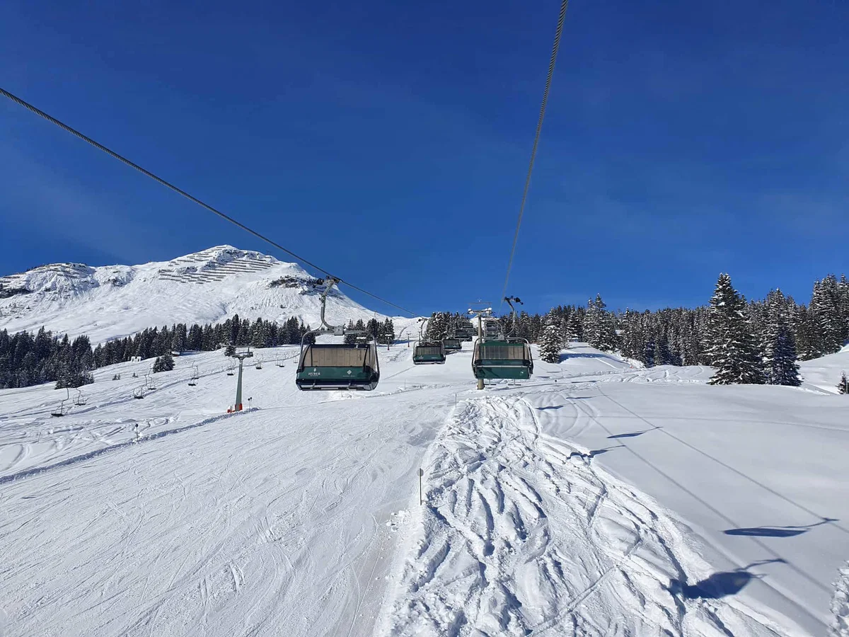 Plaz v Avstriji zasul deset ljudi