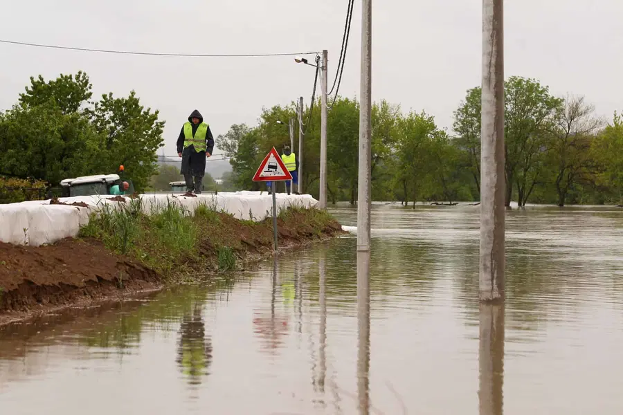 Reke bodo čez dan v večjem delu države naraščale