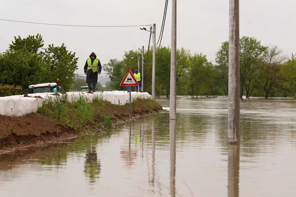 Reke bodo čez dan v večjem delu države naraščale