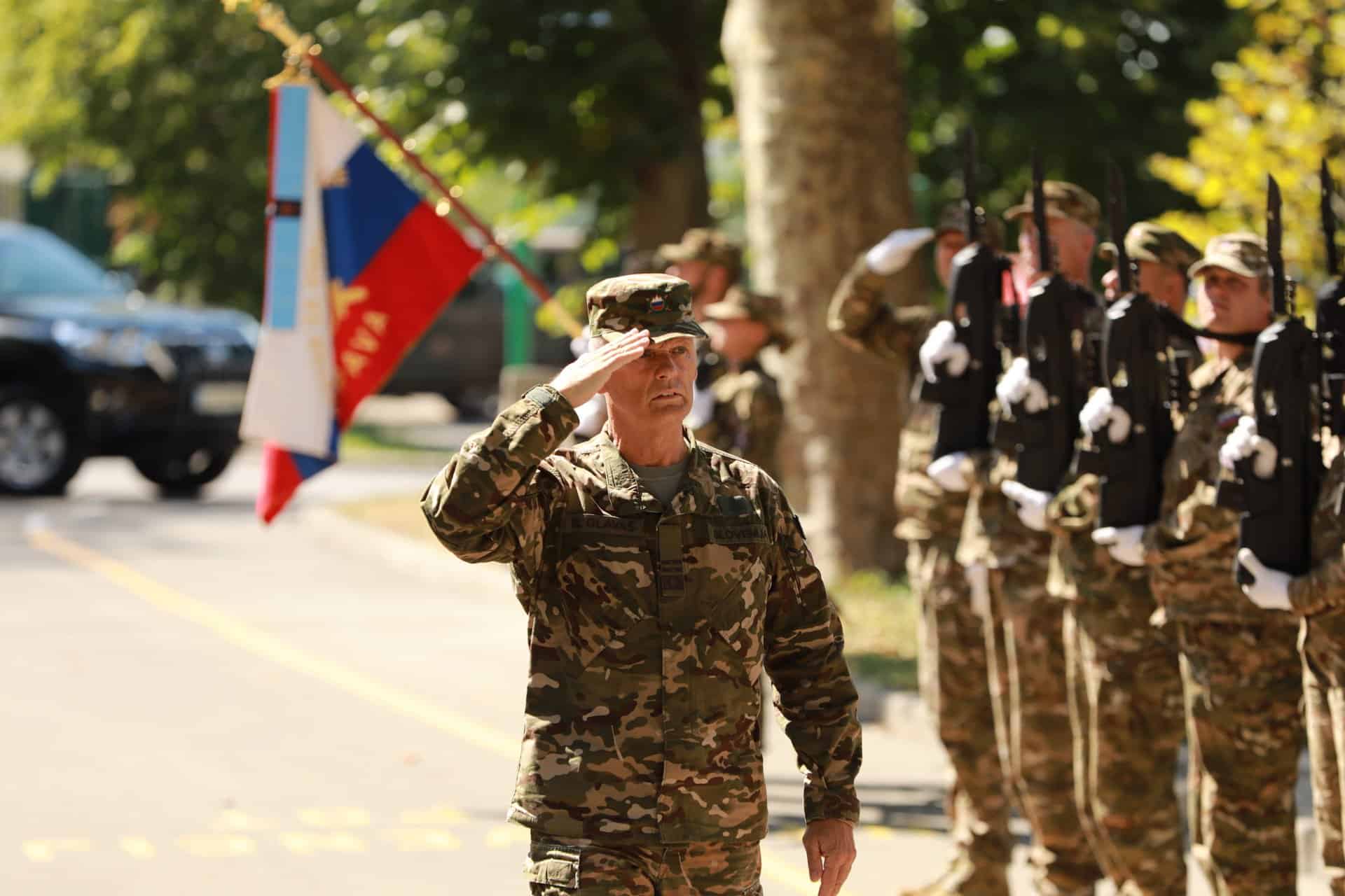 Slovenska vojska bo v uporabo prejela nemške tovornjake in lahke oklepnike oshkosh