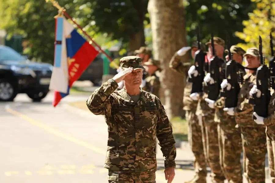 Slovenska vojska bo v uporabo prejela nemške tovornjake in lahke oklepnike oshkosh